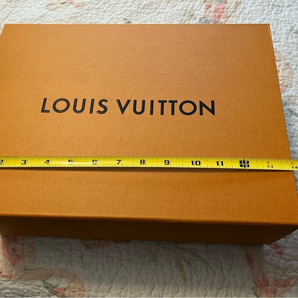 Medium/large Louis Vuitton gift box - Picture 3 of 5